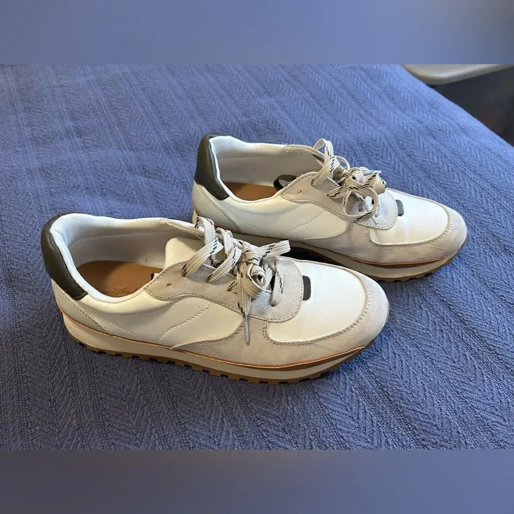 Universal Thread sneakers  - Picture 4 of 6